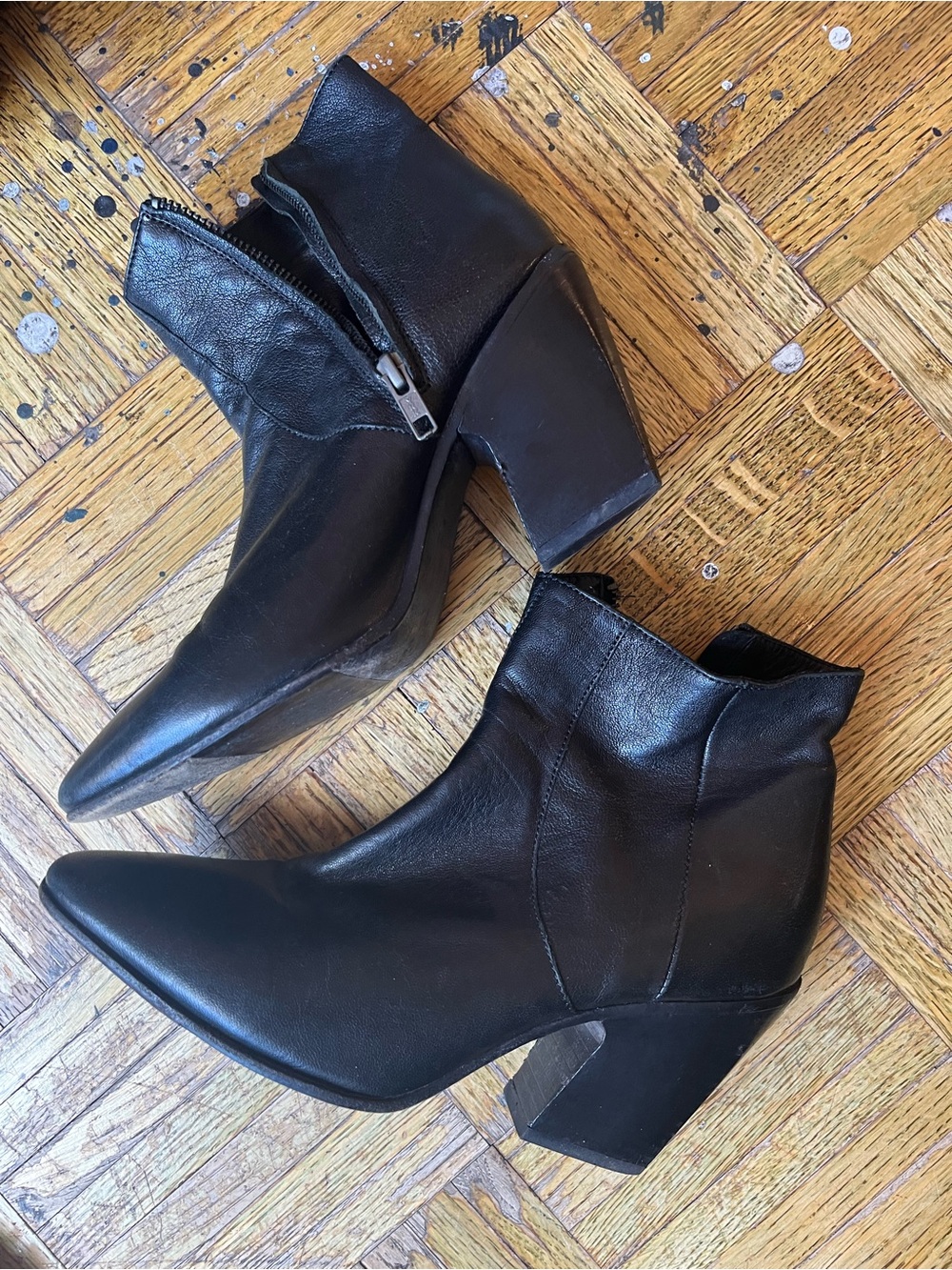 275 CENTRAL Women's Black Pointed-Toe Ankle Boots - Classic Leather Style 7.5